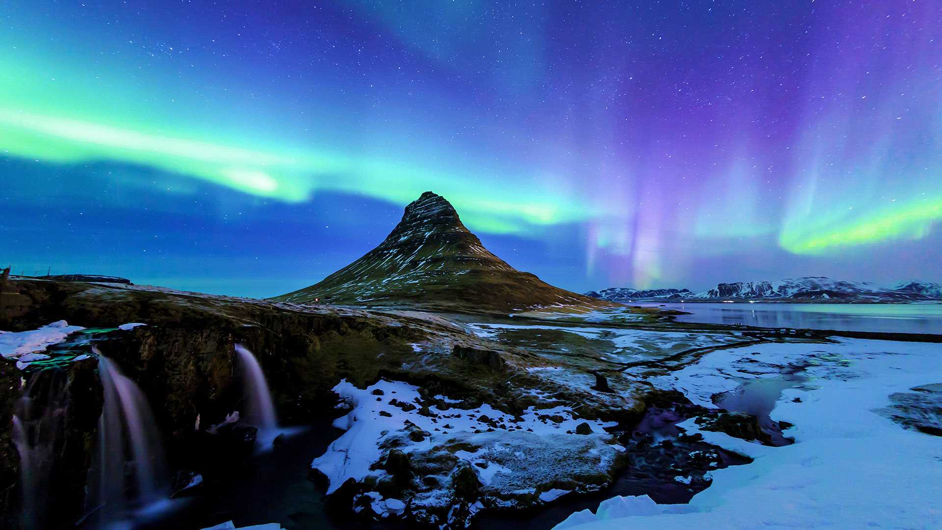 En Islandia.... el ECOTURISMO es una meta posible. 7 mountain kirkjufell iceland aurora 1920x1080 size wallpaper 7286