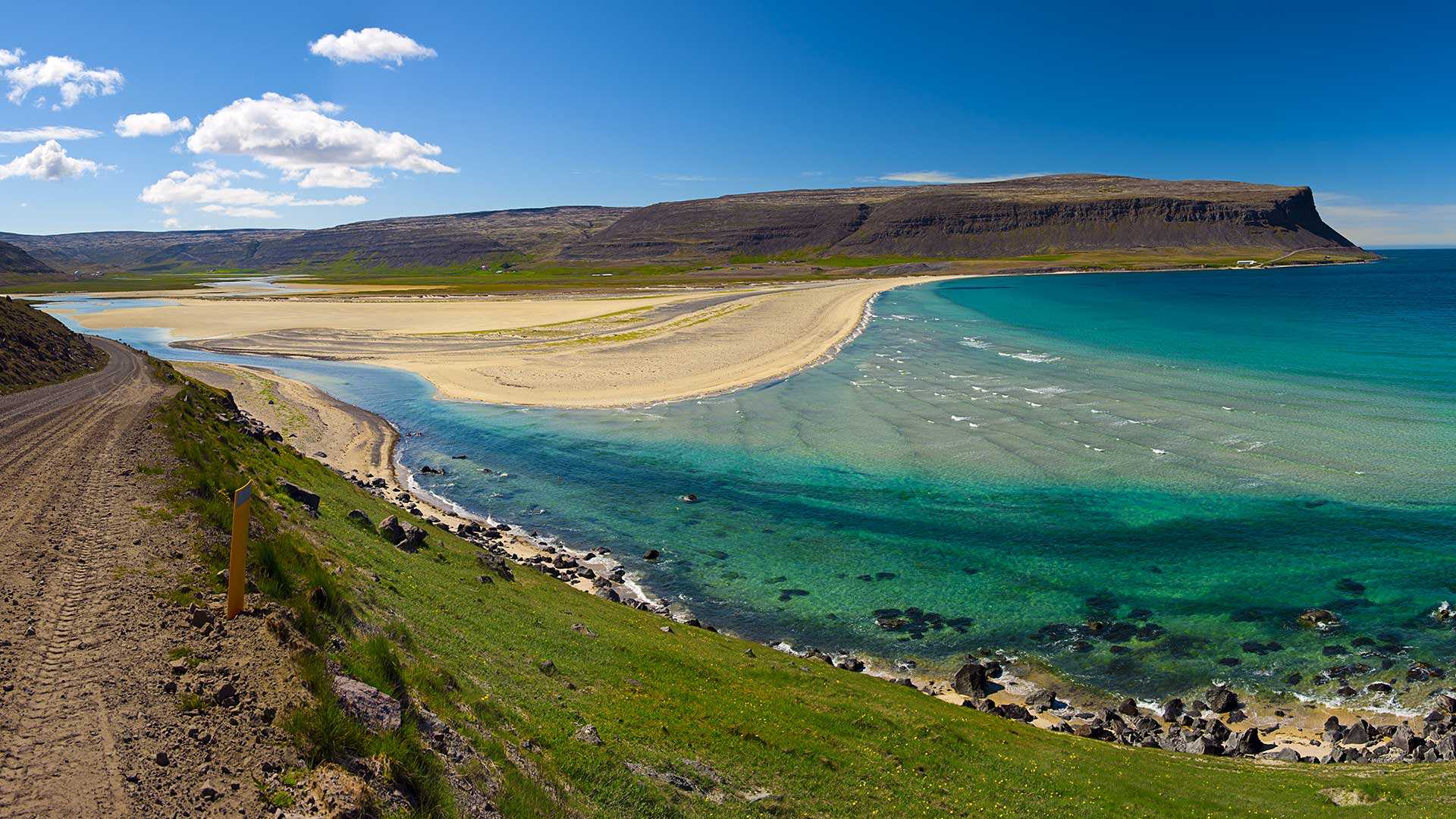 raudisandur beach road
