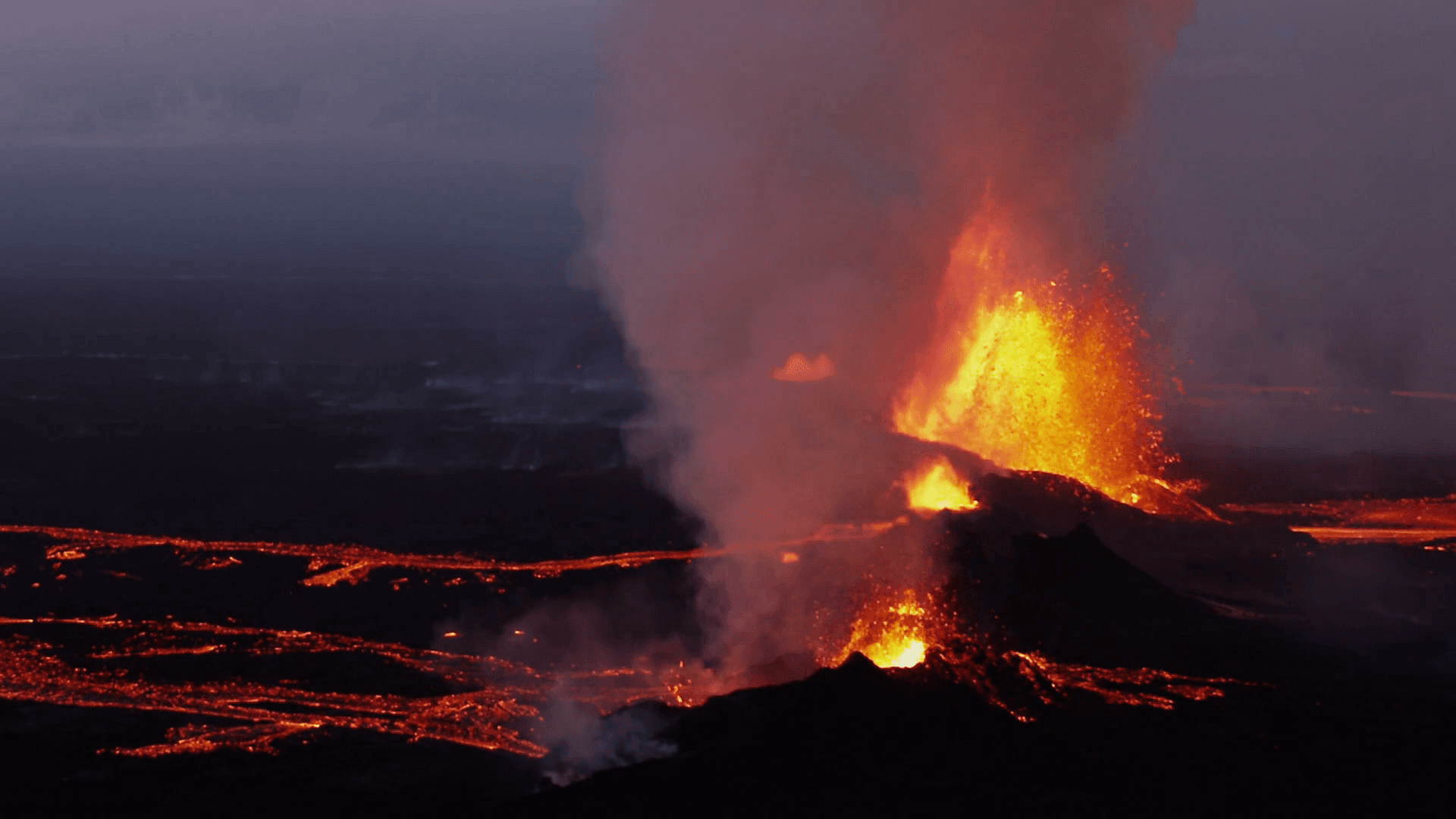 videoblocks aerial night volcano lava holuhraun seismic activity land fissures iceland rgt lfwje thumbnail full01
