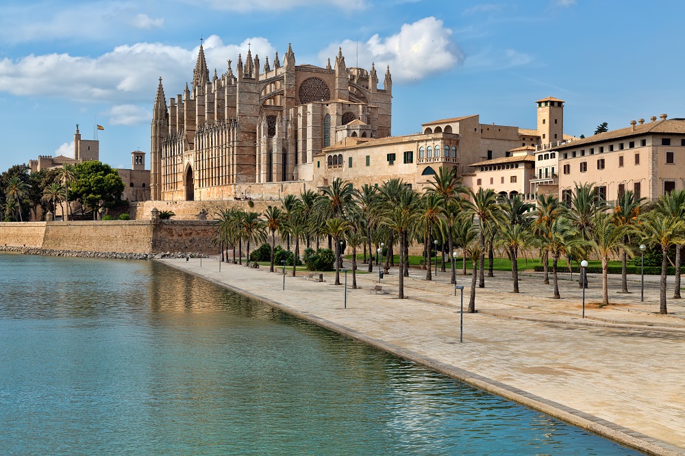 Palma de Mallorca: la joya mediterránea que combina historia, playas y vida cosmopolita 1 cathedral de santa maria de palma de mallorca 2024 09 21 05 59 17 utc