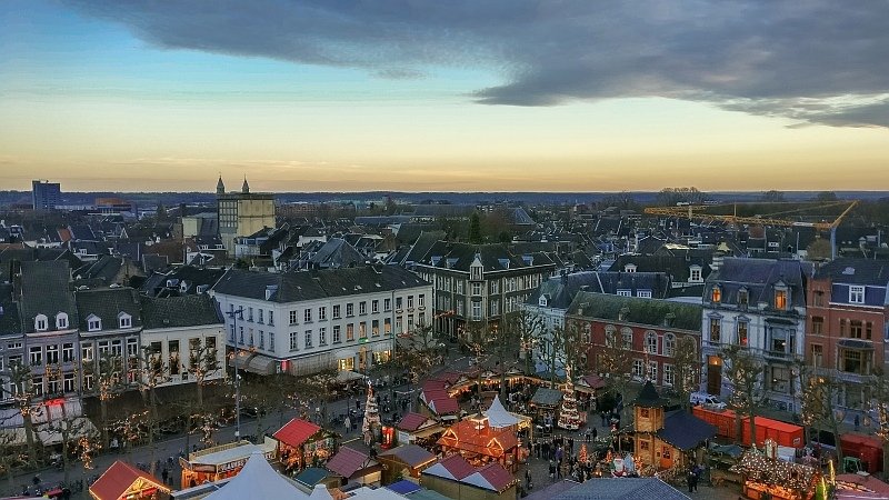 Magical Maastricht Vrijthof: el mercado navideño de Maastricht 4 vista aerea de la plaza Vrijthof