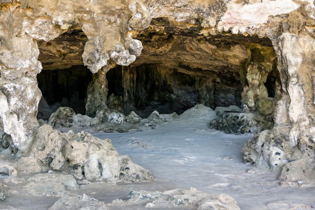 Qué hacer en Aruba: recorrer la isla feliz más allá de sus playas 1 CUEVA FONTEIN