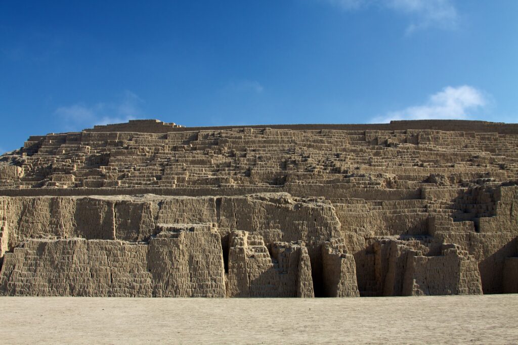 Conocer Lima: Un viaje a través de su rica historia 4 Huaca Pucllana Miraflores