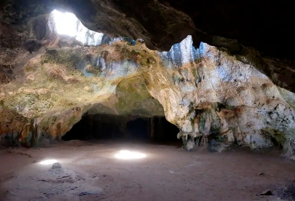 Aruba y Miami: tu próxima aventura caribeña que va a cambiar tu forma de viajar 6 parque Nacional Arikok cueva aruba