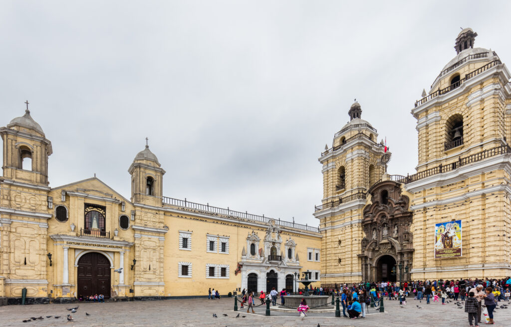 Conocer Lima: Un viaje a través de su rica historia 7 Iglesia de San Francisco Lima Peru 2015 07 28 DD 70