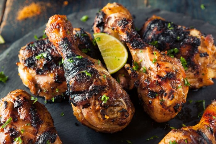 8 razones para elegir Jamaica como tu próximo destino 4 Jerk Chicken 1