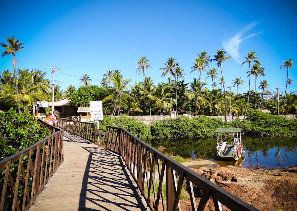 La belleza natural e histórica de Imbassaí: Un paraíso cerca de Salvador 3 Praia Imbassai Bahia 1 3