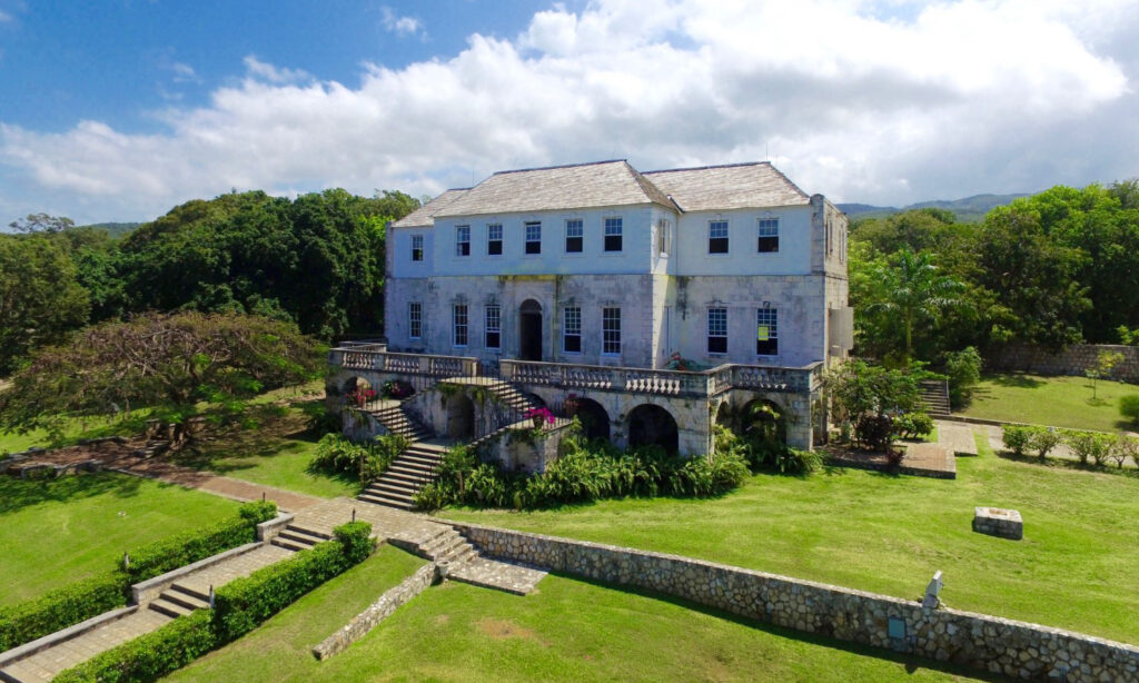 Lugares únicos para disfrutar de Montego Bay, más allá de sus playas 5 Rose hall Jamaica Montego
