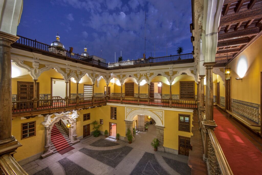 Conocer Lima: Un viaje a través de su rica historia 8 museo palacio torre