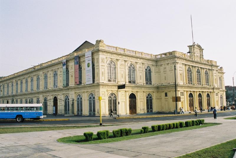 Conocer Lima: Un viaje a través de su rica historia 9 palacio de la