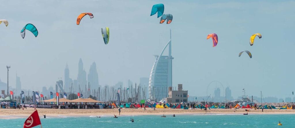 Recorriendo Dubai: Las Mejores Playas y Centros Comerciales para Visitar 1 kite beach2