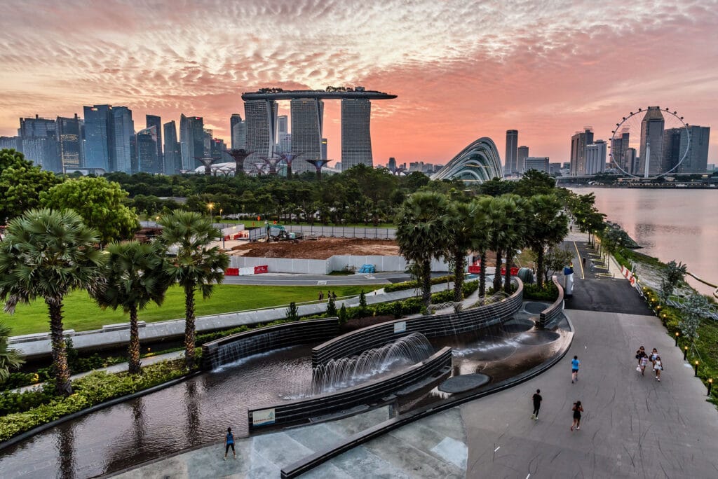 Descubre las Maravillas de Singapur: Una Ciudad Segura, Tecnológica y encantadora 1 Singapur al atardecer