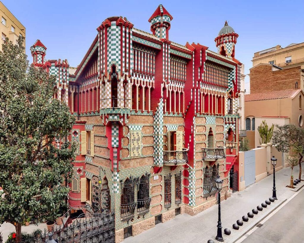 Barcelona: La Ciudad de Gaudí y sus Tesoros Turísticos 1 Casa Vicens
