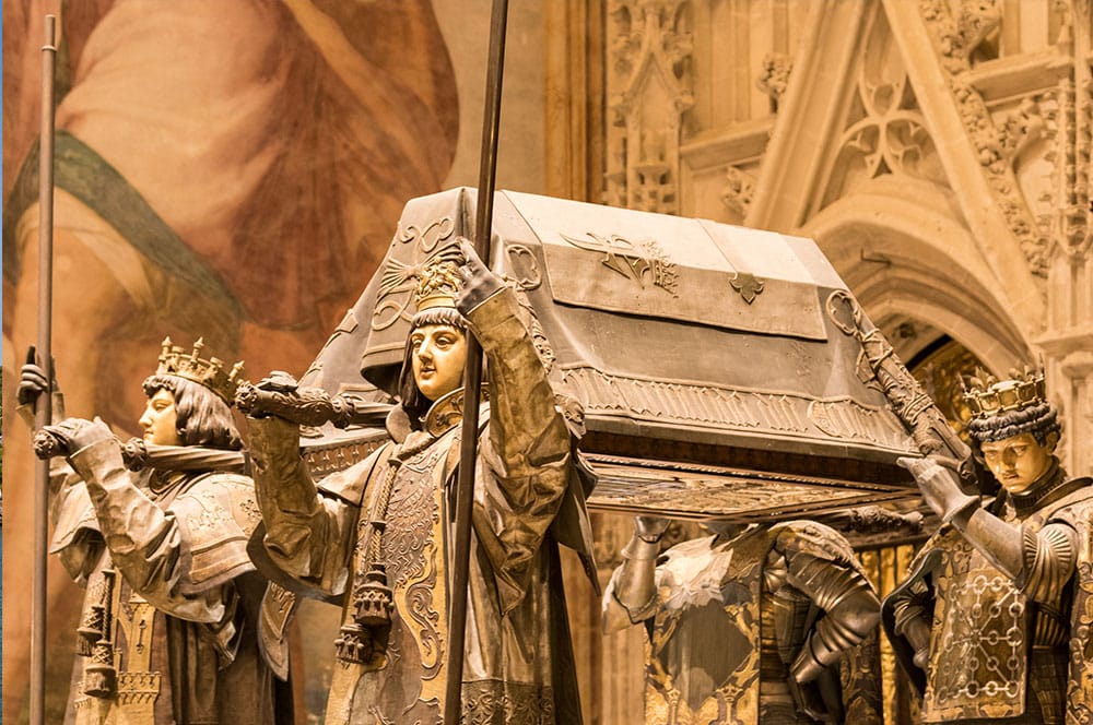 Visitar Sevilla, el corazón de Andalucía y conocer sus lugares emblemáticos 1 columbus tumba