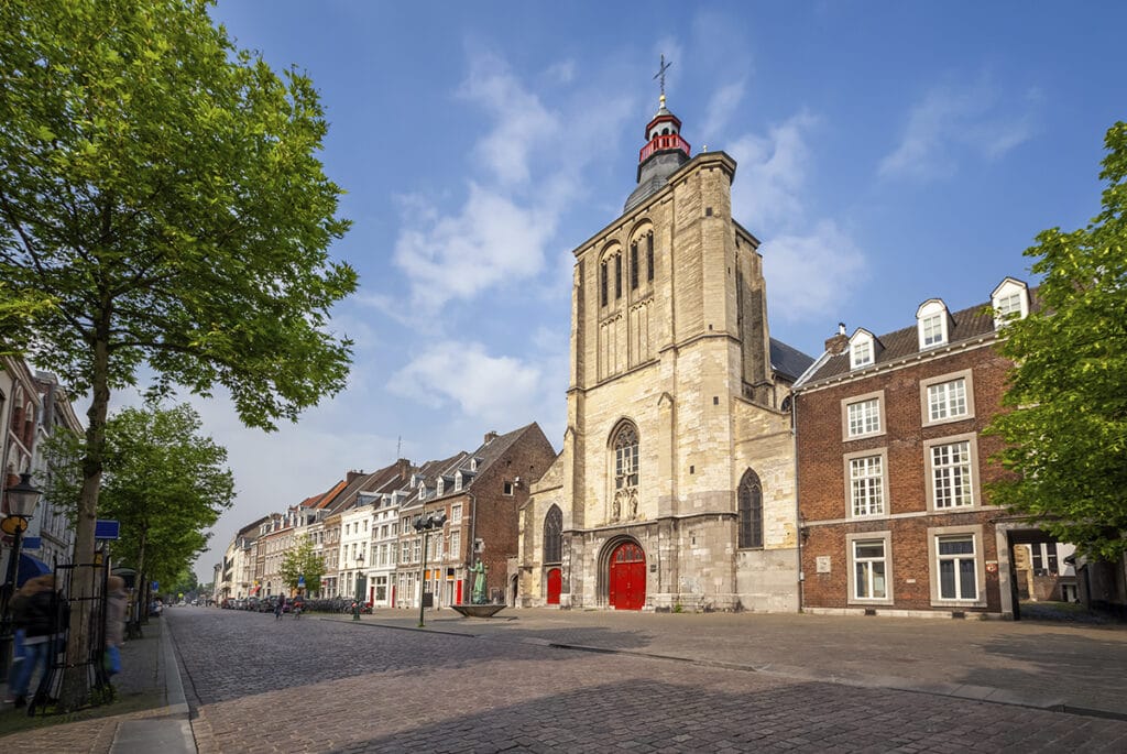 Lugares icónicos para recorrer en Países Bajos 2 Maastricht Holanda Iglesia de San Matias
