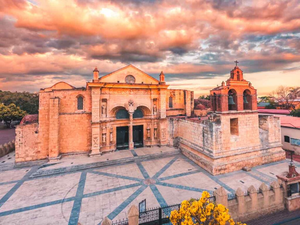Visitar Santo Domingo, historia viva de una ciudad única 1 CATEDRAL 1