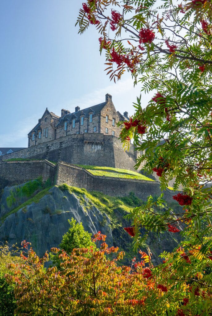 Descubre los Encantos de Edimburgo: lugares imprescindibles para visitar 1 castillo de Edimburgo