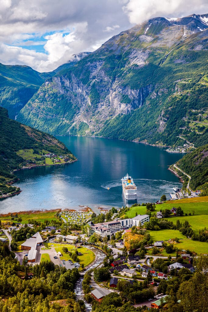 Fiordos Noruegos: Todo lo que Necesitas Saber 1 Fiordo noruego aa