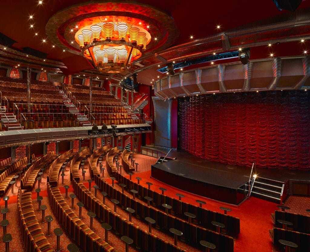 Zarpa hacia horizontes lejanos: un crucero transatlántico desde Buenos Aires a Italia 3 teatro costa favolosa