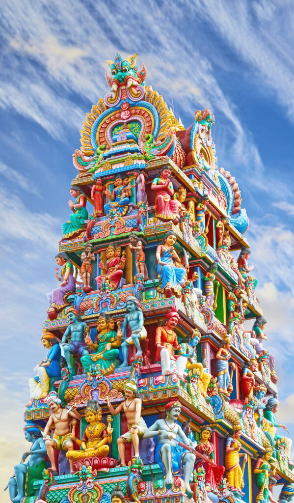 Descubre 3 Barrios únicos de Singapur que no te podes perder 2 templo hindu Sri Mariamman en Singapur