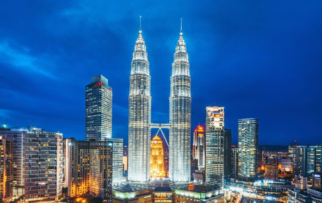 Qué ver y hacer en Kuala Lumpur: una guía completa para tu aventura Malaya 1 viajar a kuala lumpur torres petronas