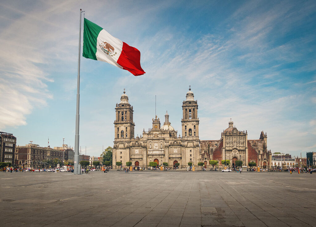 10 Lugares imprescindibles que debes ver en Ciudad de México de la mano de Travel Wise 1 zocalo mexico