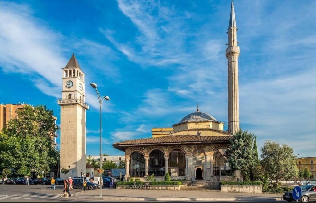 Qué hacer y qué ver en Tirana, capital de Albania 2 MEZQUITA
