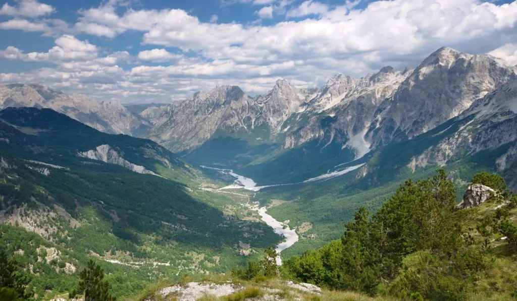 10 Lugares para Conocer Albania, más allá de Tirana su capital 4 Valle de Valbona Albania