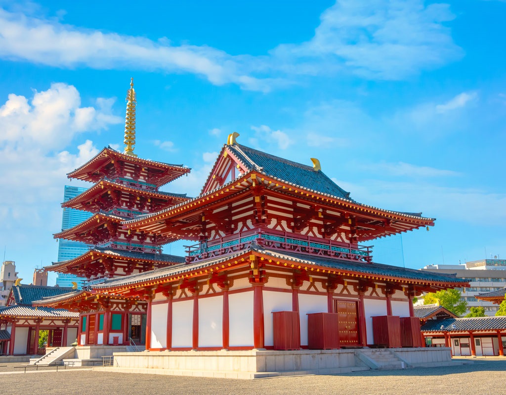 Qué ver y hacer en Osaka: guía básica de viaje 3 Templo Shitenno-ji, uno de los templos budistas más antiguos de Japón