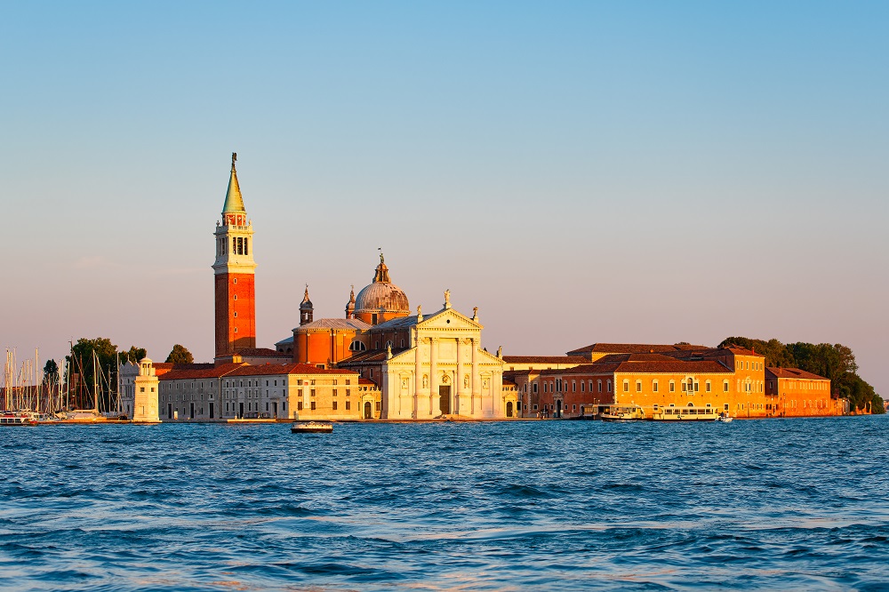 Los 7 mejores miradores de Venecia: descubre la ciudad desde nuevas alturas 3 basilica of san giorgio maggiore on a small island 2023 11 27 05 36 10 utc 1