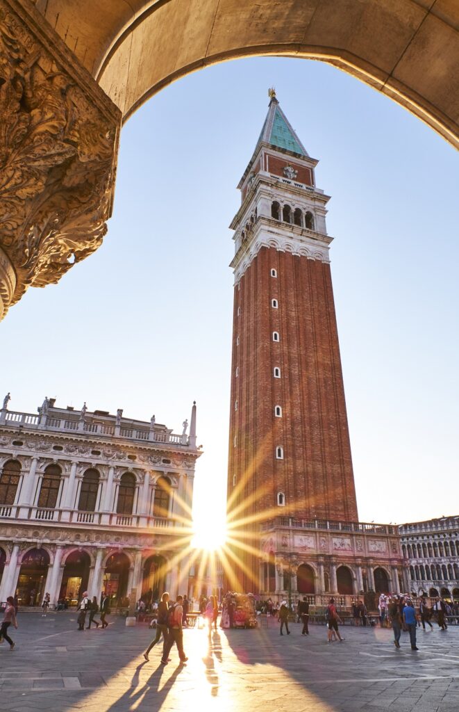 Los 7 mejores miradores de Venecia: descubre la ciudad desde nuevas alturas 1 italy venice campanile di san marco 2024 09 15 20 01 01 utc