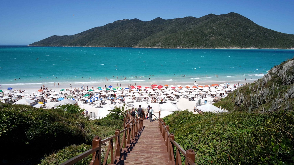 El encanto de Arraial do Cabo: un viaje a las playas más bellas de Brasil 2 pontal do atalaia