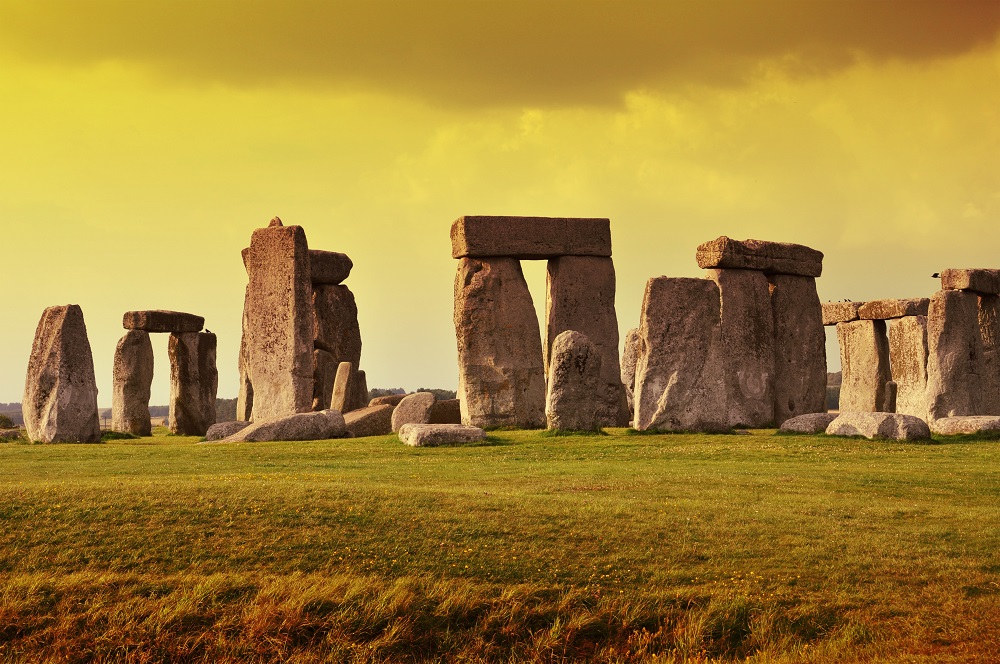 5 tours y excursiones únicas de Londres: descubre lo mejor de Inglaterra 2 stonehenge sunset 2023 11 27 04 53 42 utc