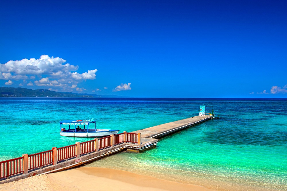 10 Lugares únicos para recorrer en tu Luna de Miel en Jamaica 4 Doctors Cave Beach Club Montego Bay Jamaica