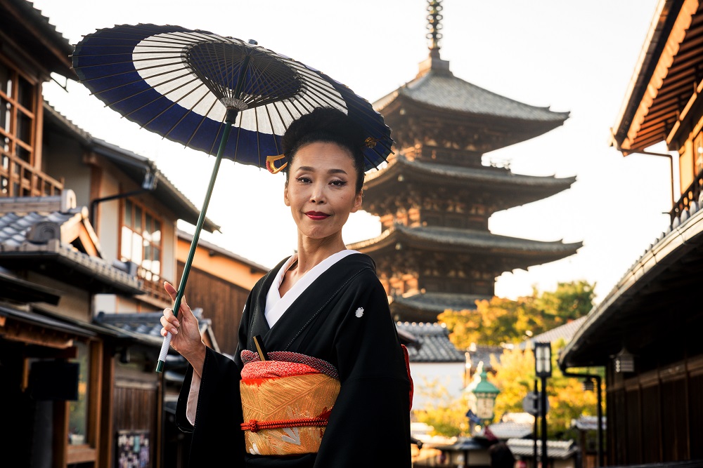 Kioto: 10 lugares imprescindibles que debes visitar 3 asian woman with kimono walking at yasaka pagoda i 2025 03 15 11 38 52 utc