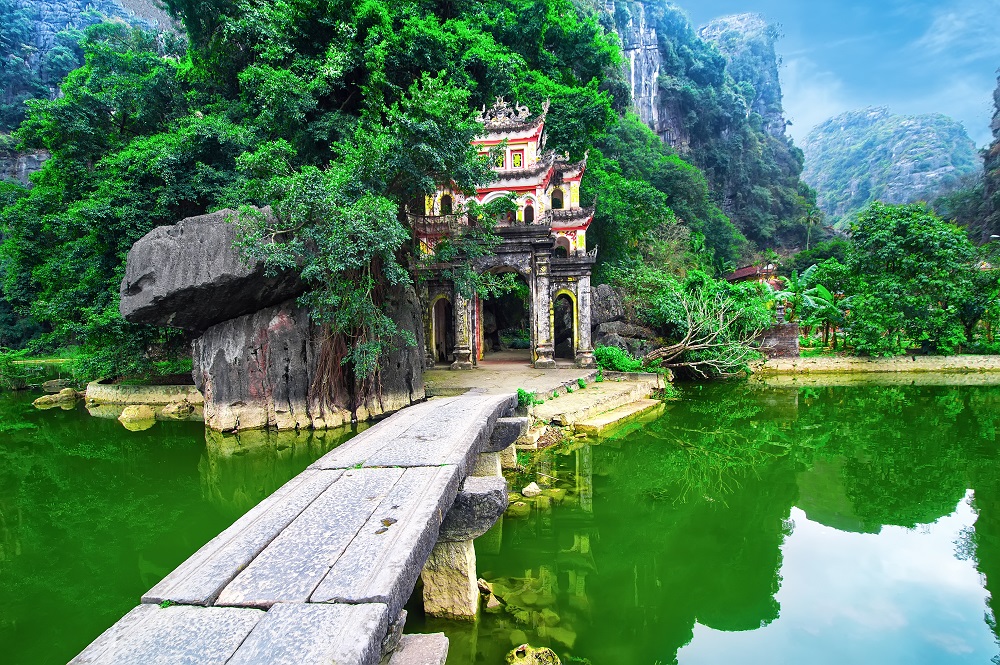 Ninh Binh: uno de los tesoros naturales de Vietnam 1 bich dong pagoda gate ninh binh vietnam 2024 10 18 03 58 26 utc