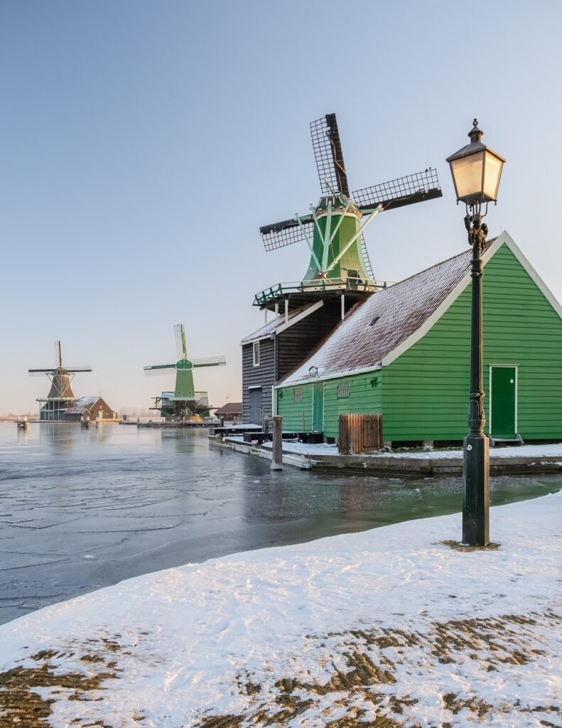 Descubriendo la magia de la campiña holandesa 1 zaanse schans netherlands a dutch windmill village 2025 01 09 02 04 47 utc