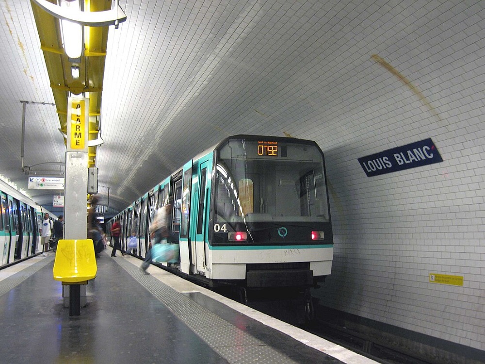 La guía definitiva del metro de París en 2025: tu compañero inseparable para explorar la Ciudad Luz 3 Station Louis Blanc