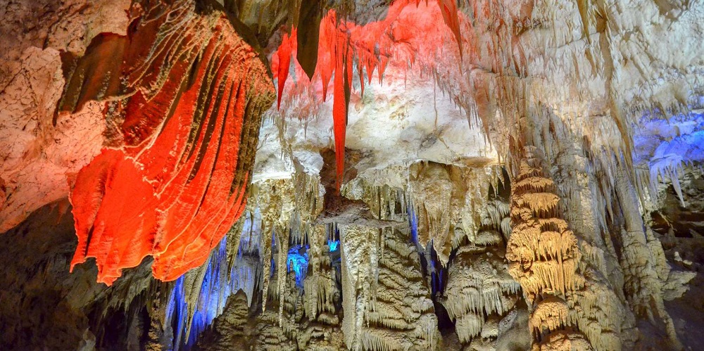 Lugares imprescindibles de Georgia para conocer 4 Cueva de Prometeo
