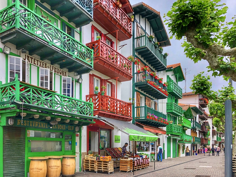10 pueblos imprescindibles para conocer el encanto del País Vasco 1 Hondarribia