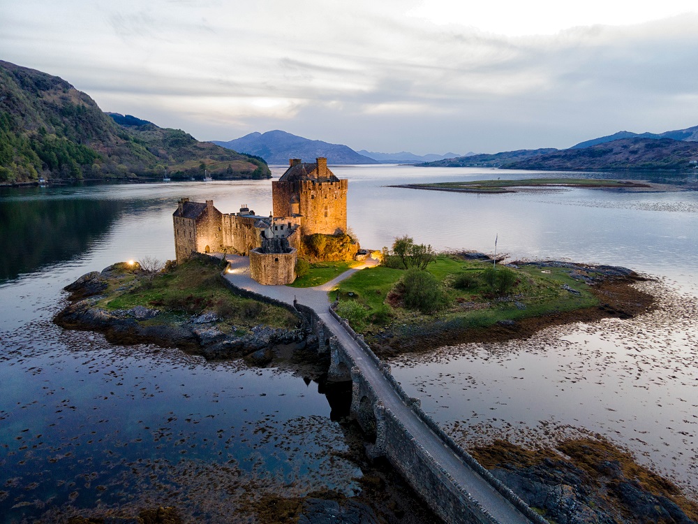 Diez castillos de Escocia que no podés dejar de visitar 3 aerial view of eilean donan castle on a small isla 2025 02 03 09 53 29 utc