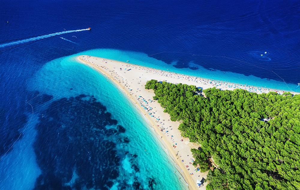 Croacia: el tesoro escondido de Europa que te va a conquistar 4 croatia coast as a background from top view blue 2025 03 05 03 53 38 utc