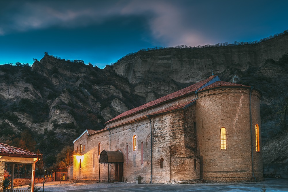 Lugares imprescindibles de Georgia para conocer 2 mtskheta georgia shio mgvime monastery upper ch 2025 02 24 14 14 59 utc