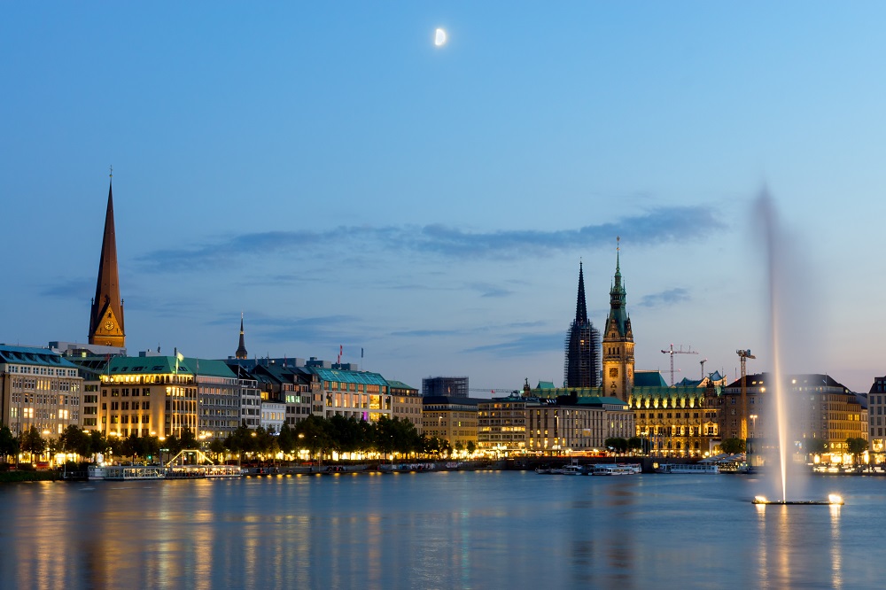 Hamburgo: navegando por la ciudad con más canales del mundo 5 hamburgs landmarks at dawn 2025 03 09 22 57 02 utc