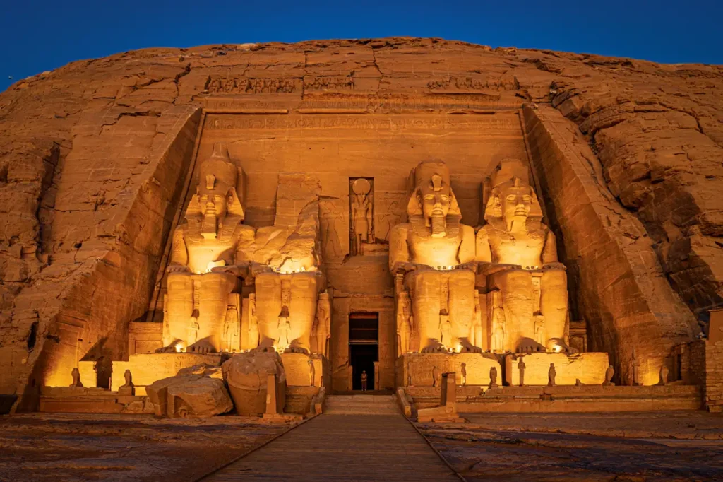Abu Simbel: la epopeya faraónica que desafió al tiempo y al Nilo 1 Abu Simbel dos templos colosales para Ramses y Nefertari
