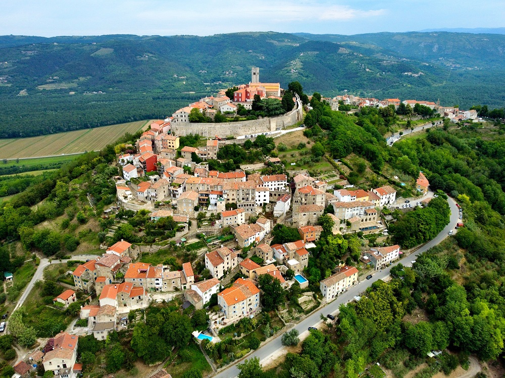 aerial view of motovun town on a hilltop with resi 2025 02 02 13 44 56 utc