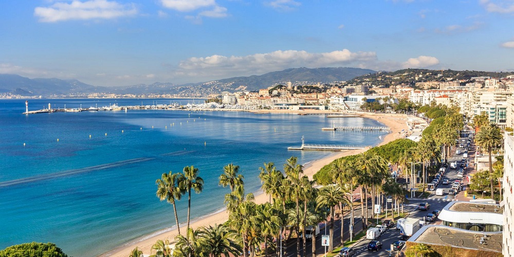 Las mejores playas de la Costa Azul que te van a enamorar 1 la croisette cannesherve fabre 15 1 1920x960 1