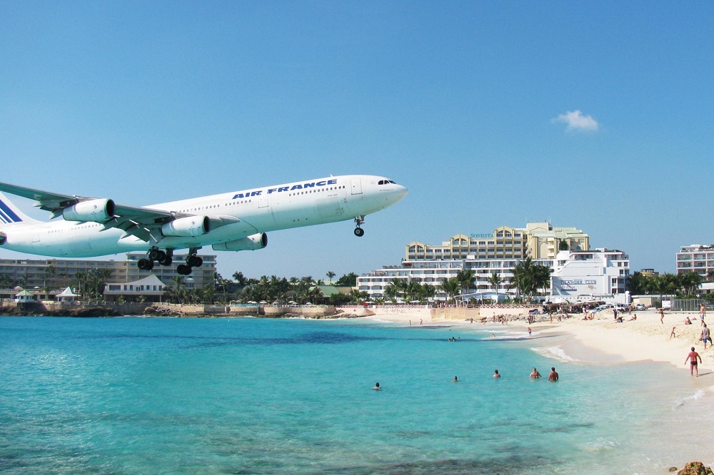 Sint Maarten: la isla caribeña donde dos países conviven en el paraíso 2 Maho beach