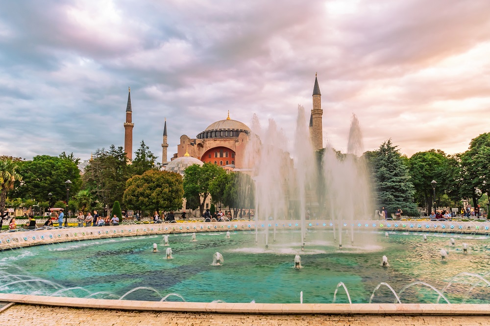fountain in front of hagia sophia istanbul turke 2024 12 07 05 06 28 utc
