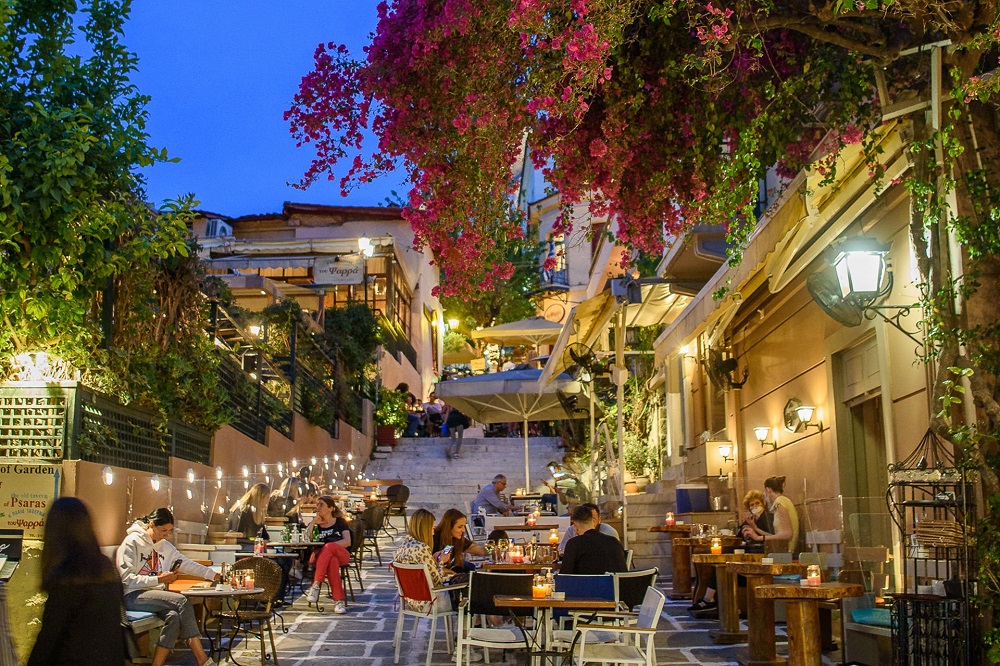El encanto oculto del barrio Plaka: tu próxima obsesión griega 5 melina cafe in plaka